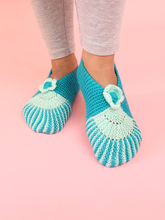 Handmade Knitted Womens Floral Design Ankle Length Socks- Blue